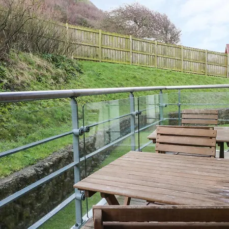 - Two Bed 2 * Scarborough
